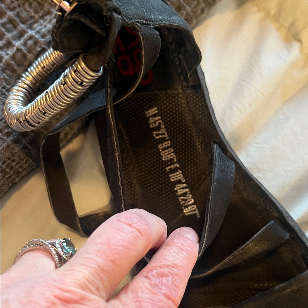 Rare AS98 Ryker leather gladiator sandals with metal accents - Picture 6 of 8